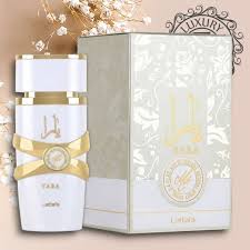 Yara Candy&nbsp;de&nbsp;Lattafa Perfumes (FUCSIA):&nbsp;es una fragancia de la familia olfativa Floral Frutal Gourmand para Mujeres.&nbsp;. Las Notas de Salida son grosellas negras y Mandarina verde; las Notas de Corazón son Strawberry Fizz Candy y gardenia; las Notas de Fondo son vainilla, almizcle, ámbar y sándalo.